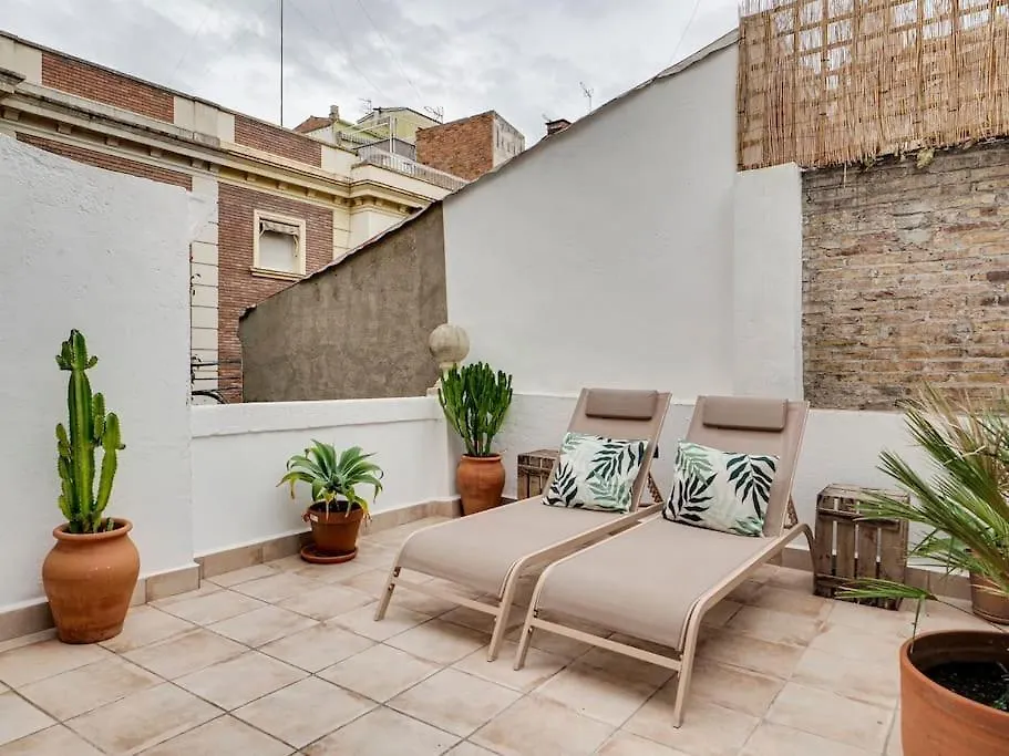 Апартаменты Casa Jasmin Cosy 4 Bedroom House With Terrace Оспиталет-де-Льобрегат