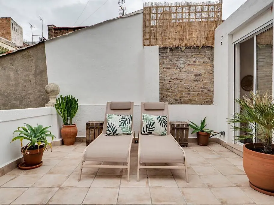 Апартаменты Casa Jasmin Cosy 4 Bedroom House With Terrace Оспиталет-де-Льобрегат