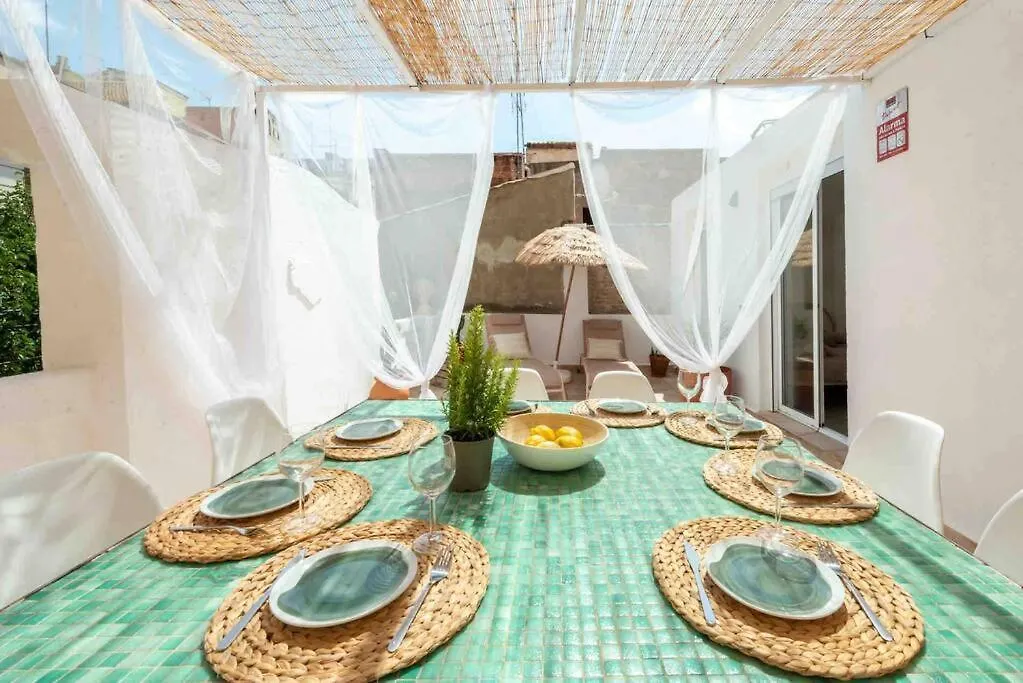 Апартаменты Casa Jasmin Cosy 4 Bedroom House With Terrace Оспиталет-де-Льобрегат